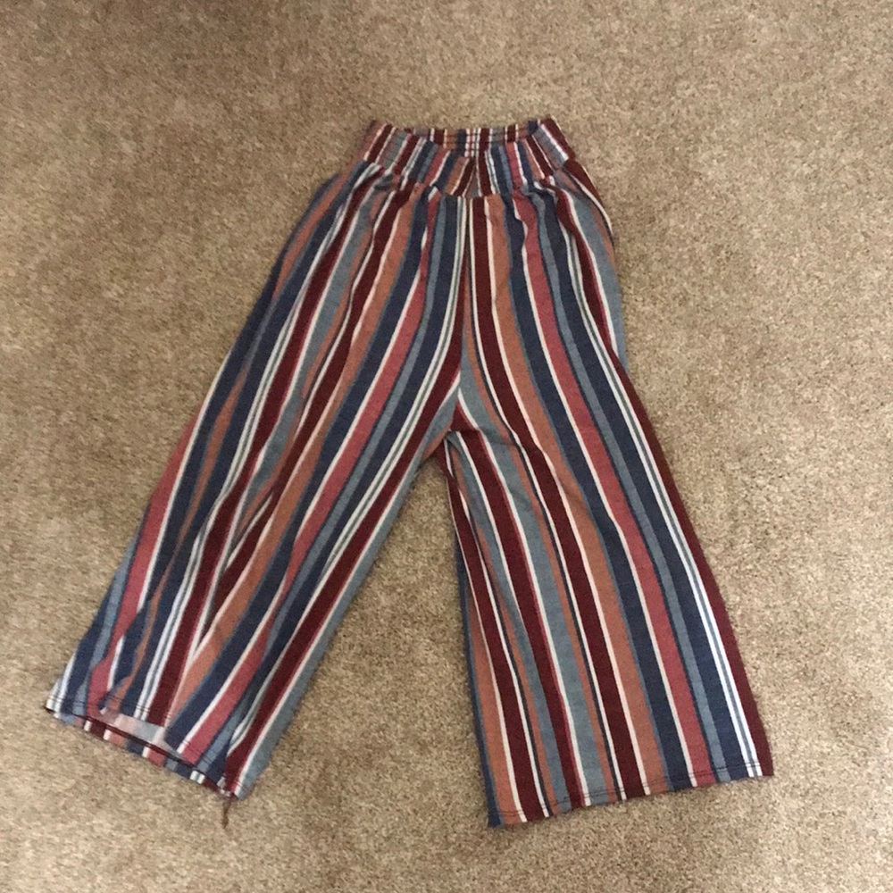 This blouse pants is in wonderful condition!